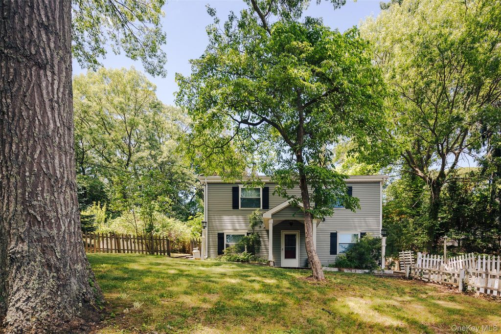 33 Port Washington Road, Sound Beach, NY 11789