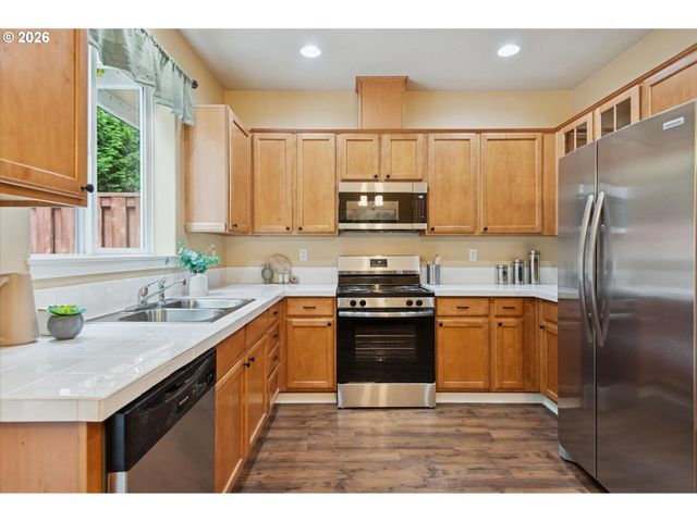 12805 Sw NIGHT HERON Ln 102, Beaverton, OR 97007