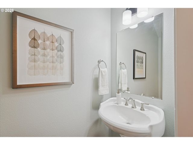 12805 Sw NIGHT HERON Ln 102, Beaverton, OR 97007