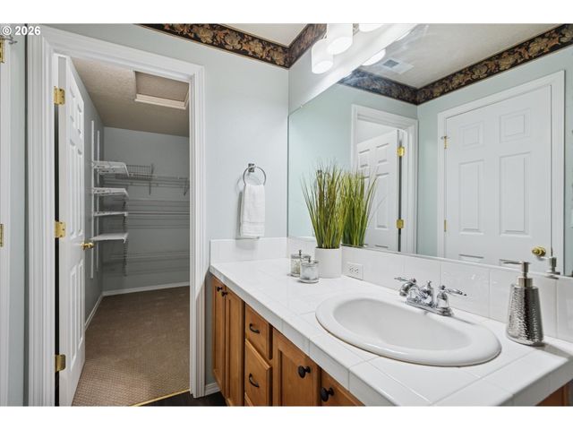 12805 Sw NIGHT HERON Ln 102, Beaverton, OR 97007