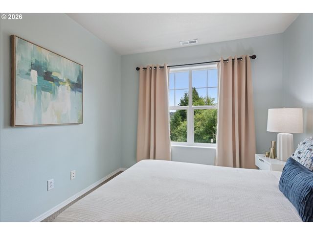 12805 Sw NIGHT HERON Ln 102, Beaverton, OR 97007
