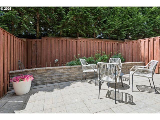 12805 Sw NIGHT HERON Ln 102, Beaverton, OR 97007