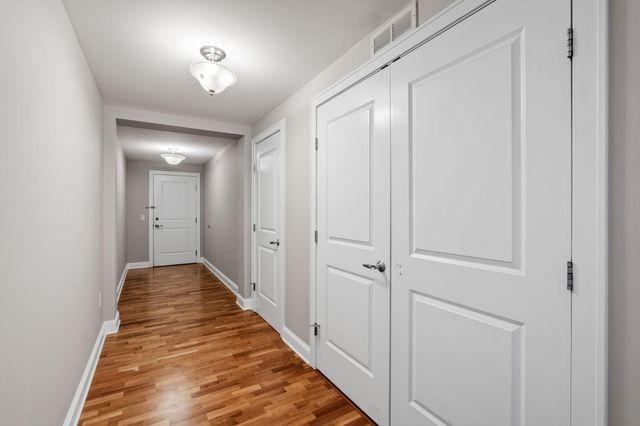 1060 Grand Avenue 300, Saint Paul, MN 55105