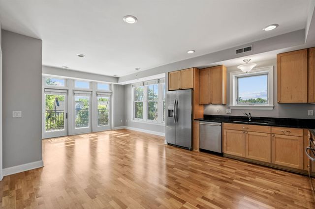 1060 Grand Avenue 300, Saint Paul, MN 55105