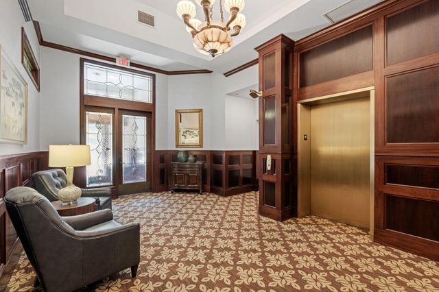 1060 Grand Avenue 300, Saint Paul, MN 55105