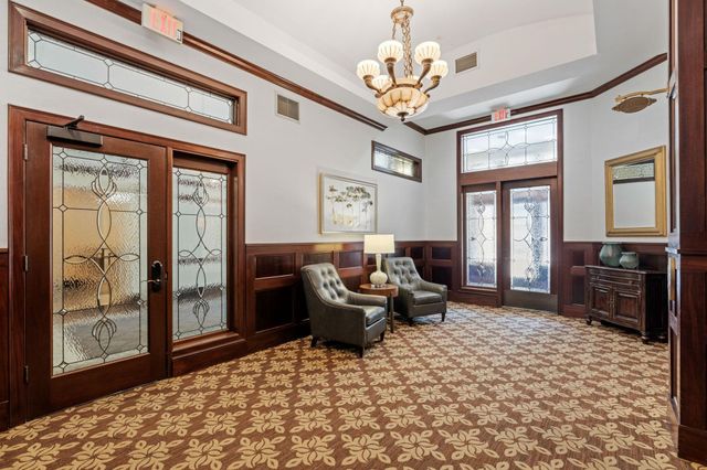 1060 Grand Avenue 300, Saint Paul, MN 55105