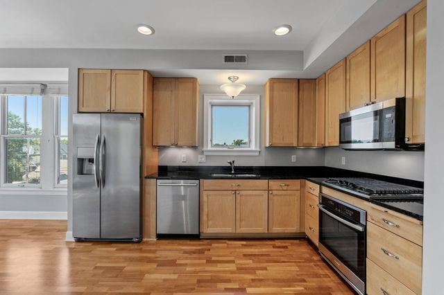 1060 Grand Avenue 300, Saint Paul, MN 55105