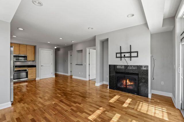 1060 Grand Avenue 300, Saint Paul, MN 55105