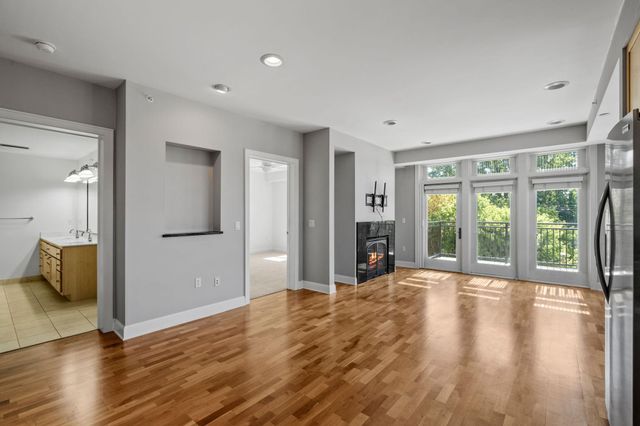 1060 Grand Avenue 300, Saint Paul, MN 55105