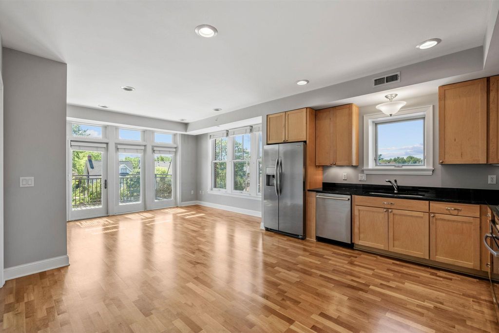 1060 Grand Avenue 300, Saint Paul, MN 55105 — photo 2
