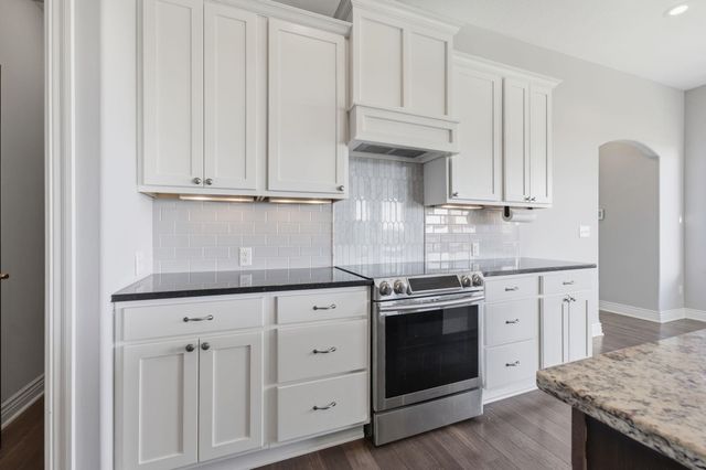 2806 N Woodridge St, Wichita, KS 67226