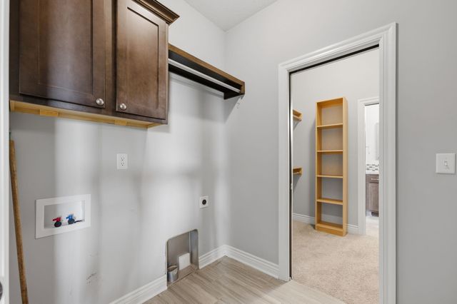 2806 N Woodridge St, Wichita, KS 67226