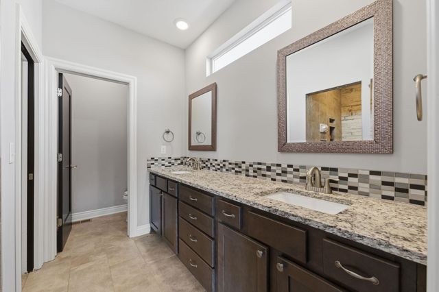 2806 N Woodridge St, Wichita, KS 67226