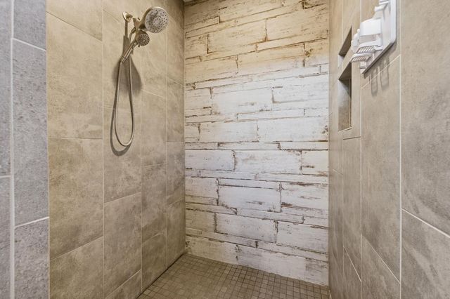 2806 N Woodridge St, Wichita, KS 67226