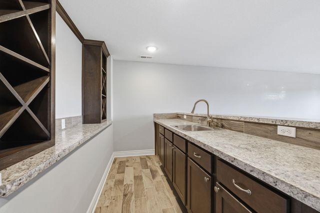 2806 N Woodridge St, Wichita, KS 67226