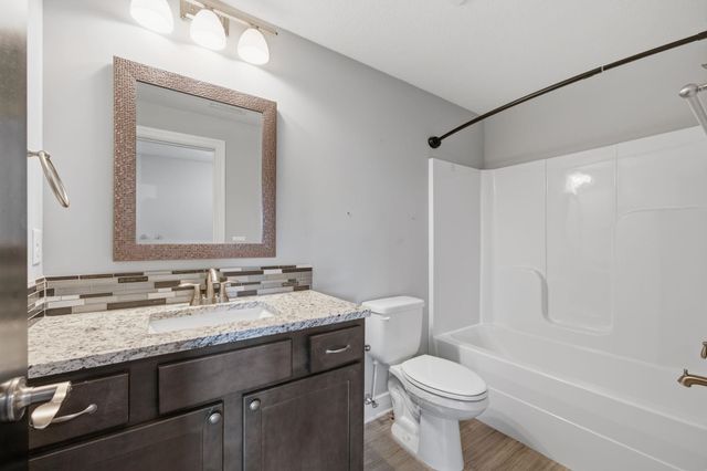 2806 N Woodridge St, Wichita, KS 67226