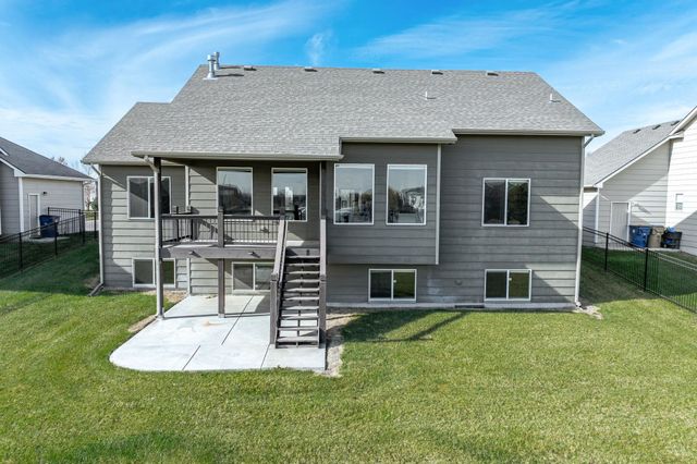 2806 N Woodridge St, Wichita, KS 67226