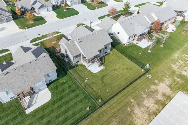 2806 N Woodridge St, Wichita, KS 67226