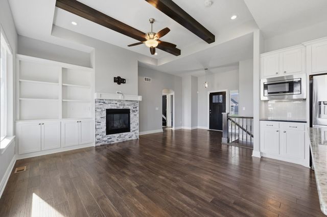 2806 N Woodridge St, Wichita, KS 67226