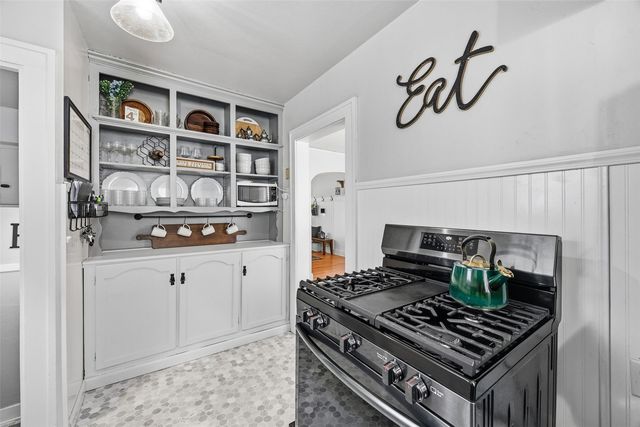 330 24th ST NE, Cedar Rapids, IA 52402
