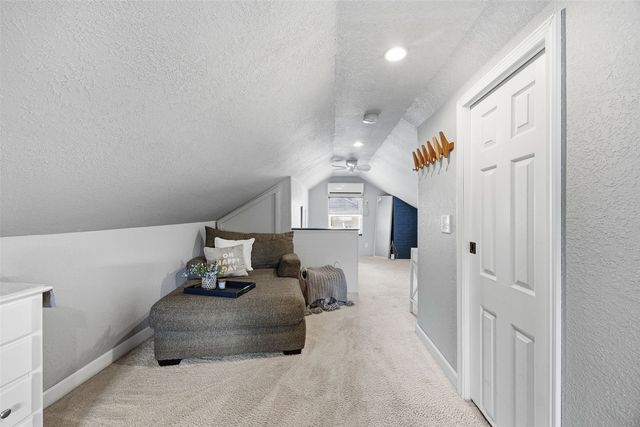 330 24th ST NE, Cedar Rapids, IA 52402