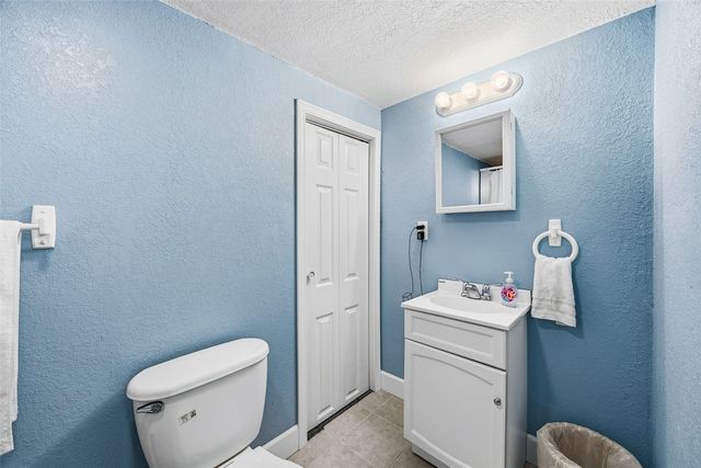 330 24th ST NE, Cedar Rapids, IA 52402
