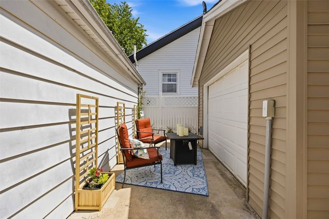 330 24th ST NE, Cedar Rapids, IA 52402