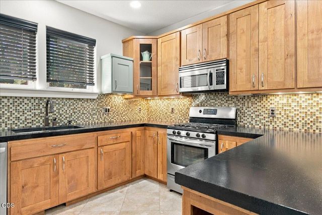 3750 SW Crest Court, Redmond, OR 97756