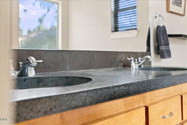 3750 SW Crest Court, Redmond, OR 97756