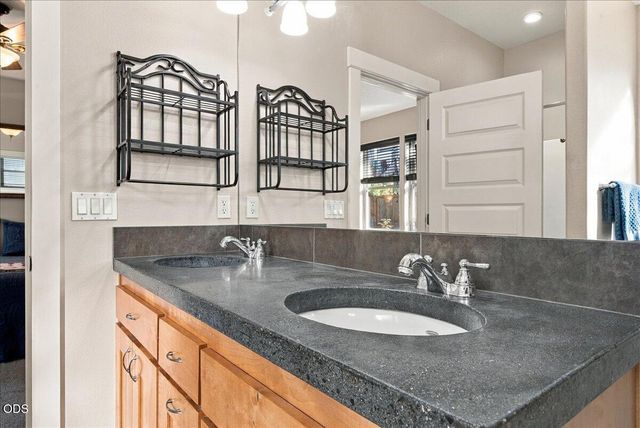 3750 SW Crest Court, Redmond, OR 97756