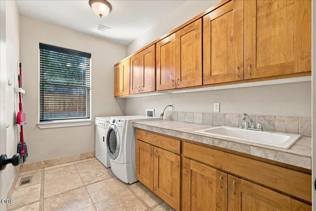 3750 SW Crest Court, Redmond, OR 97756