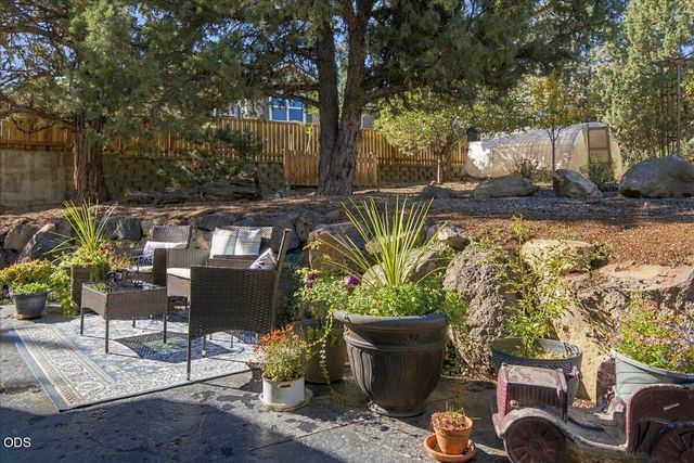 3750 SW Crest Court, Redmond, OR 97756
