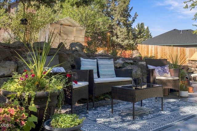 3750 SW Crest Court, Redmond, OR 97756