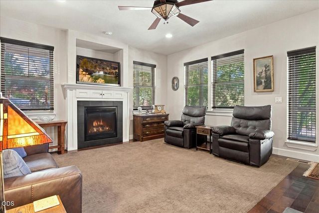 3750 SW Crest Court, Redmond, OR 97756