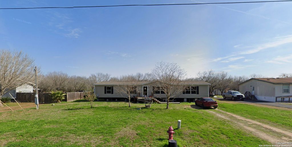 17402 Fx Ball D, Elmendorf, TX 78112