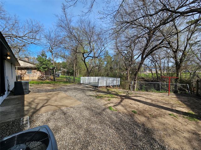 203 Timothy Trail, Duncanville, TX 75137