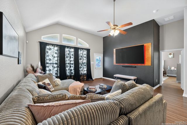 8818 Falcon Park, Converse, TX 78109