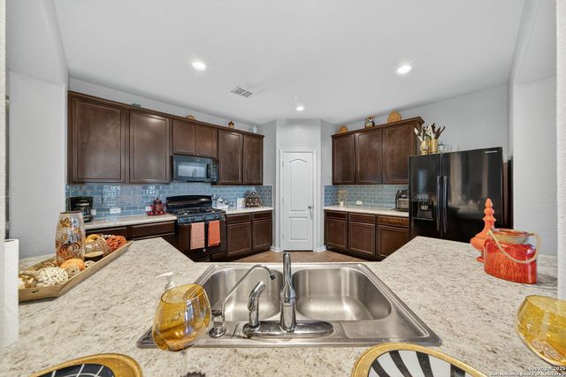 8818 Falcon Park, Converse, TX 78109