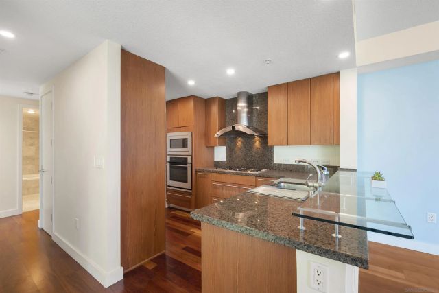 1205 Pacific Highway 1203, San Diego, CA 92101