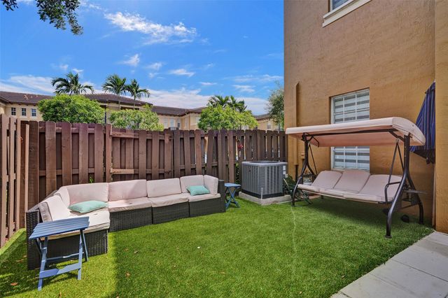 4431 Arabian Way, Davie, FL 33328