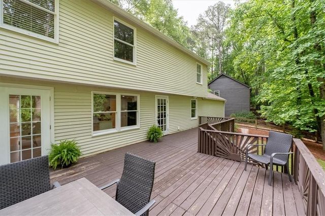9470 Hillside Drive, Roswell, GA 30076