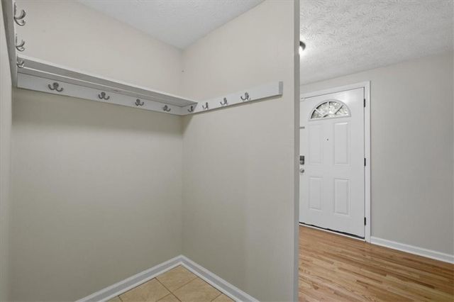 9470 Hillside Drive, Roswell, GA 30076