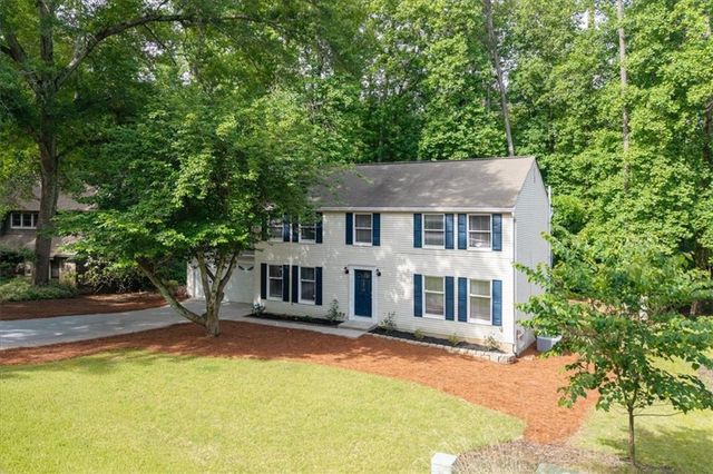 9470 Hillside Drive, Roswell, GA 30076
