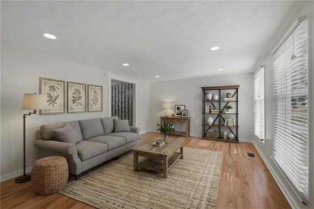 9470 Hillside Drive, Roswell, GA 30076