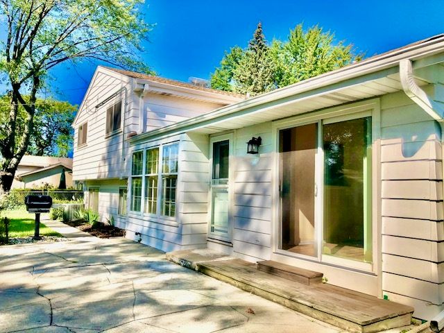 2112 N Kennicott Drive, Arlington Heights, IL 60004