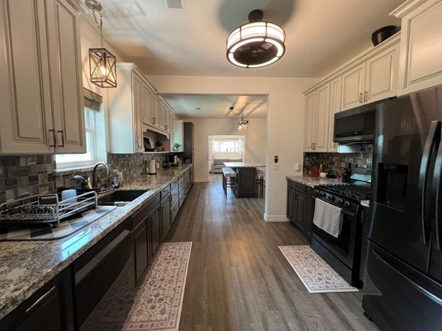 103 W Barrow Street, Dayton, TX 77535