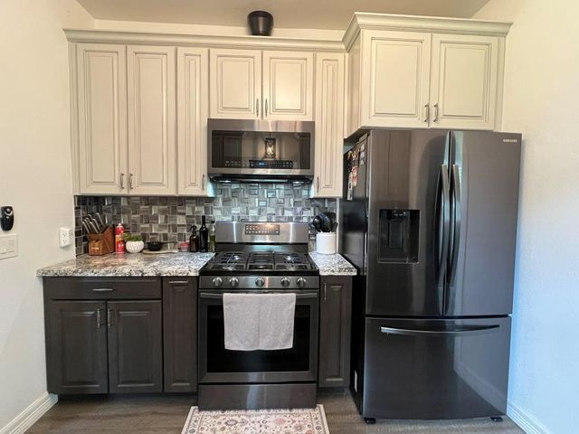 103 W Barrow Street, Dayton, TX 77535