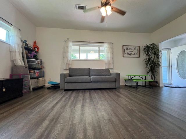 103 W Barrow Street, Dayton, TX 77535
