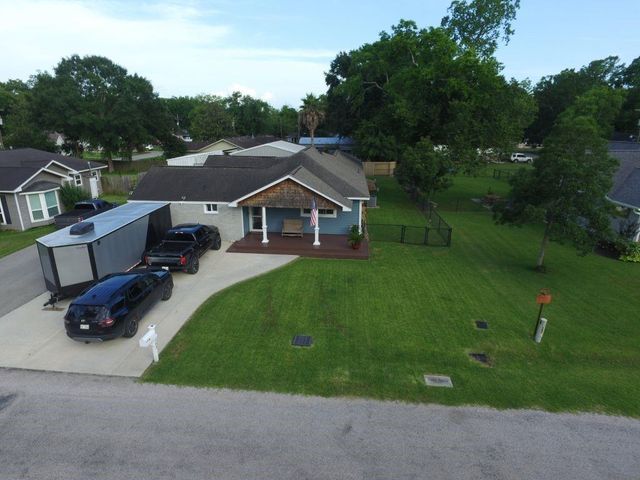 103 W Barrow Street, Dayton, TX 77535