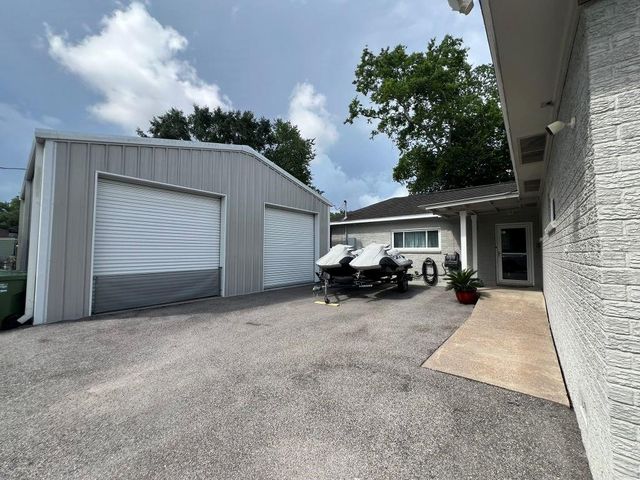 103 W Barrow Street, Dayton, TX 77535